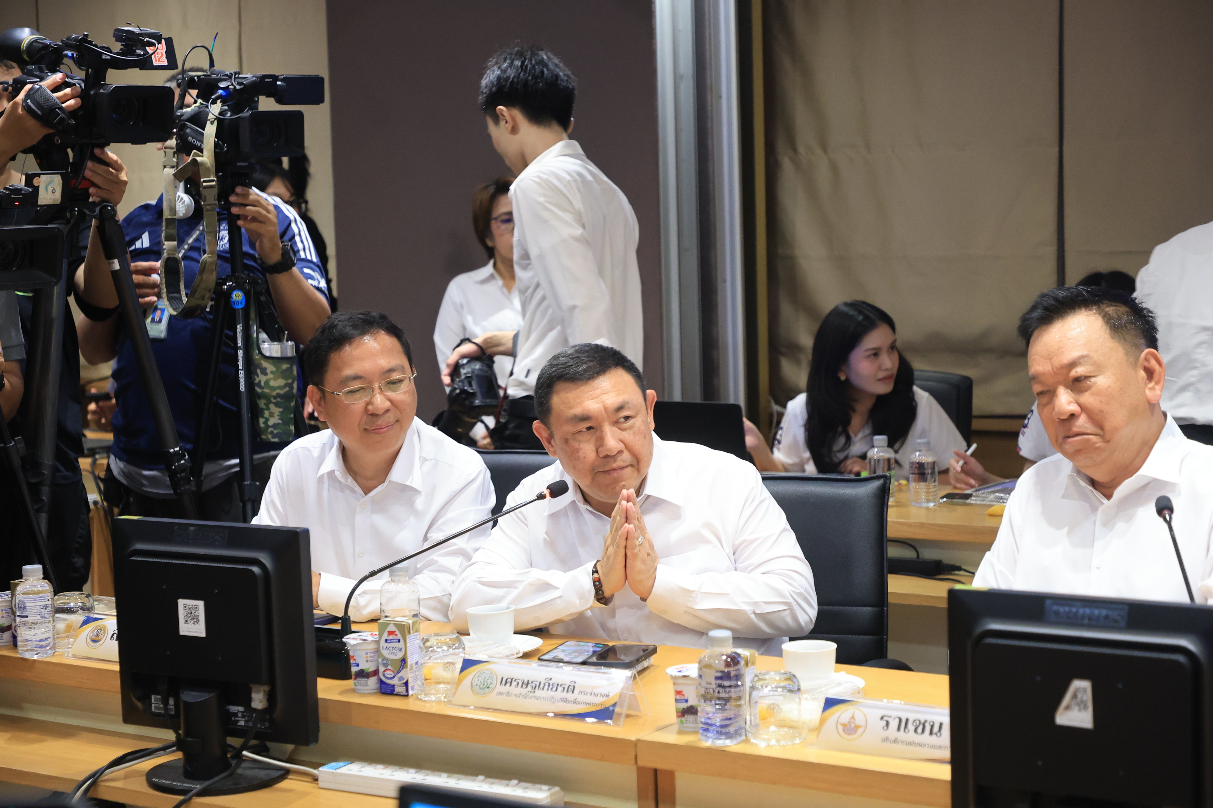 title - เลขาธิการ ส.ป.ก. ร่วมการประชุมผู้บริหารระดับสูงของกระทรวงเกษตรและสหกรณ์ รับมอบนโยบาย รมว.กษ. 5 ด้าน เน้นการทำงานเชิงรุก ลดขั้นตอน เร่งการนำเทคโนโลยีดิจิทัลมาช่วยในการทำงาน ผลักดัน 6 เรื่องเร่งด่วน ต้องเห็นผลที่เป็นรูปธรรม ชูแนวคิดหลัก “เกษตรนวัตกรรม เพื่อความยั่งยืนเกษตรกรไทย” 